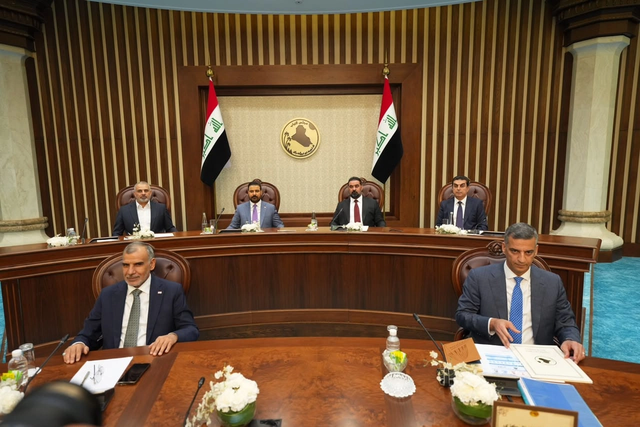 Iraqi premier defends dinar devaluation before parliament